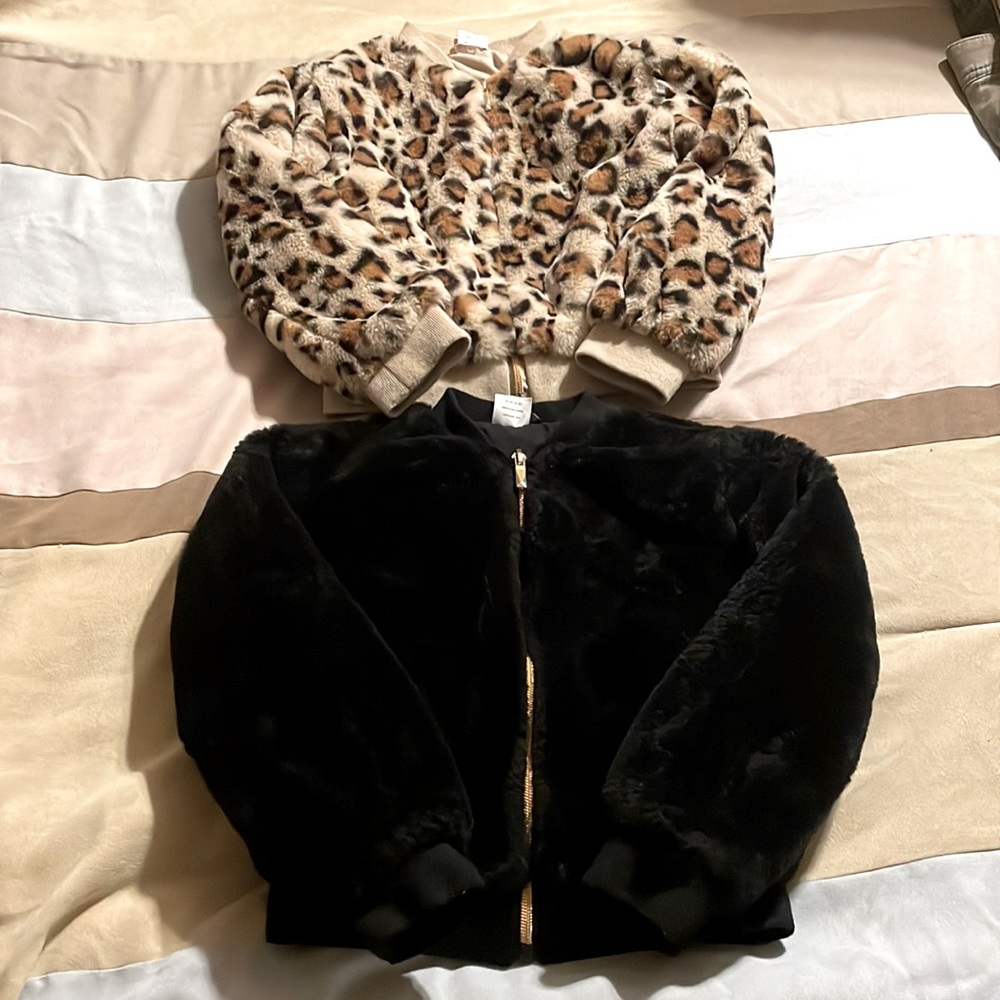 Lot of 2 Wonder Nation Girls faux fur  jacket.
Lined inside. Golden Zipper.